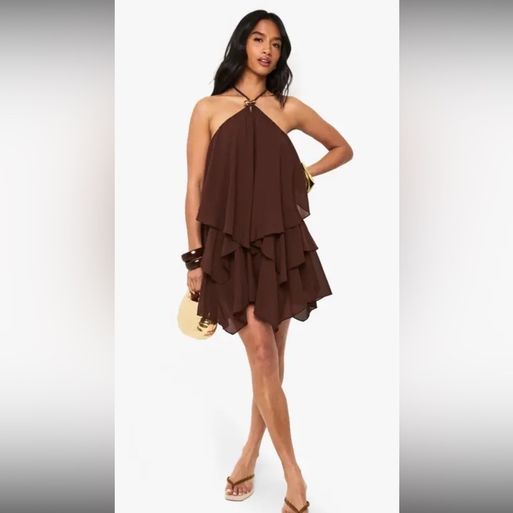 Boohoo Asymmetrical Brown Dress
Caja 3